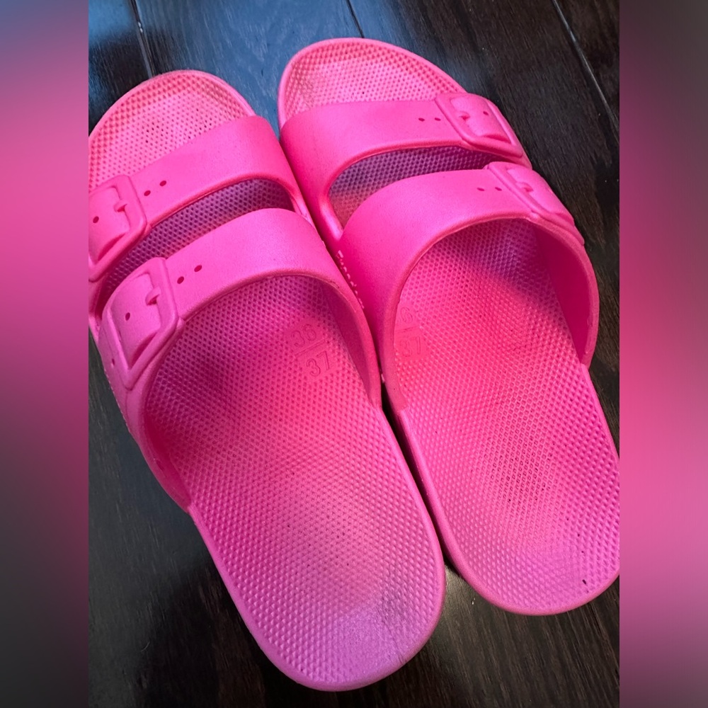 Freedom Moses Pink Slides - Picture 2 of 5